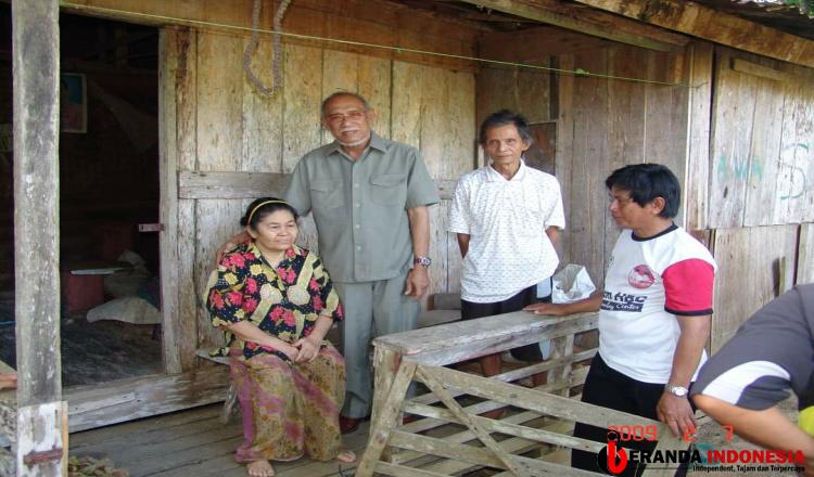 Berpulangnya “Bupati Ungu”