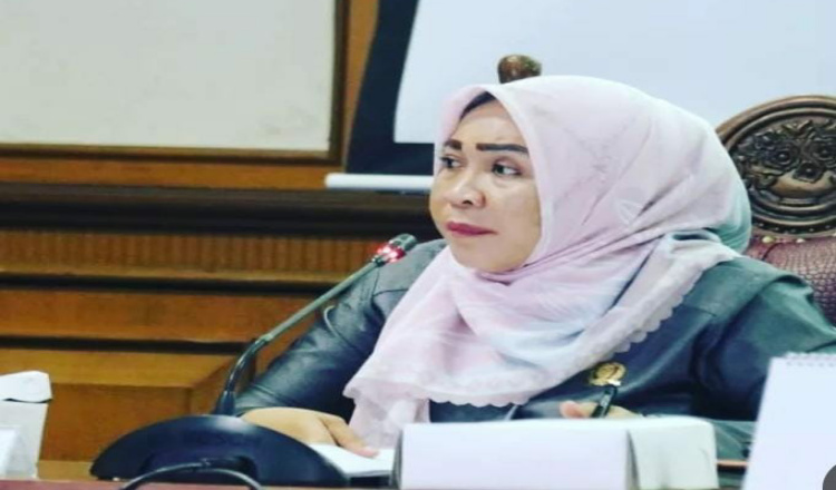 Fitriyani Sasar Pembangun Jalan Perkebunan Warga