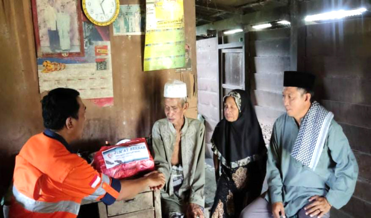 Program Jum’at Berkah, PT Indexim Coalindo Santuni Kaum Dhuafa