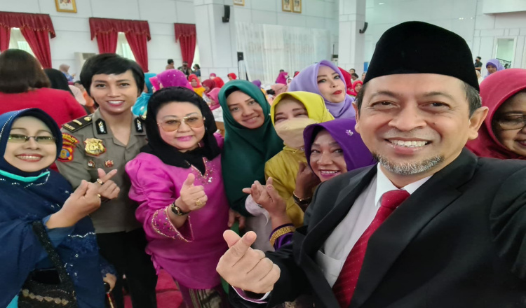 Puisi “Mama” di Hari Ibu