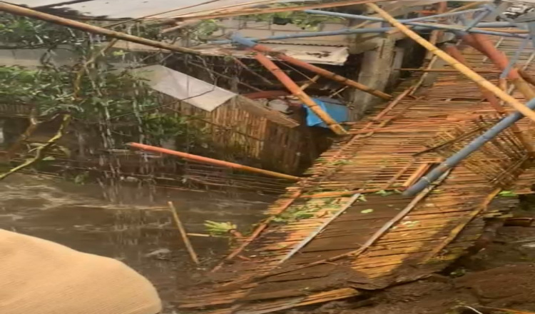 Batu Hujan Deras, Jembatan Bambu Dusun Gerdu Tulungrejo Runtuh