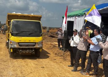 7 Ton Jagung Muara Wahau Dikirim ke Bulog Samarinda! Kapolres Kutim Turun Langsung Lepas Pengiriman