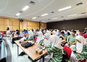 Pelajar Samarinda Asah Kemampuan Berpikir Kritis Lewat Pelatihan Menulis Esai “Pena Pemimpin Muda”
