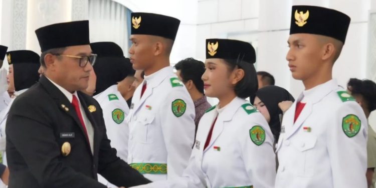 Wagub Seno Aji Kukuhkan 40 Anggota Paskibraka Kaltim 2026, Siap Kibarkan Merah Putih di Stadion Gelora Kadrie Oening